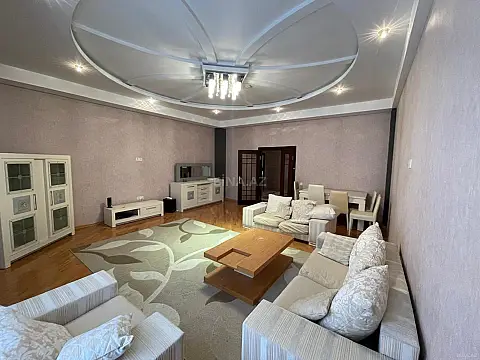 Kirayə verilir 3 otaqlı mənzil 150 m² — Bakı, Sahil qəs. 3 otaq 150.00 m²