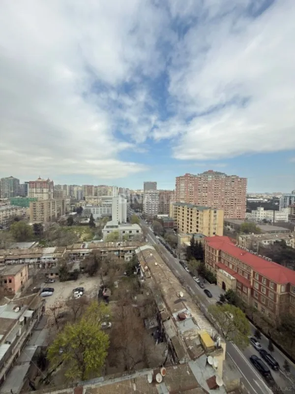 Satılır 3 otaqlı mənzil 145 m²