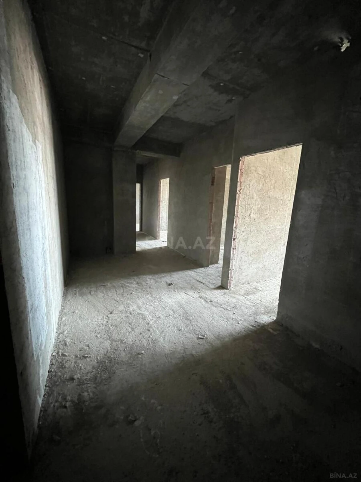 Satılır 3 otaqlı mənzil 143.7 m²