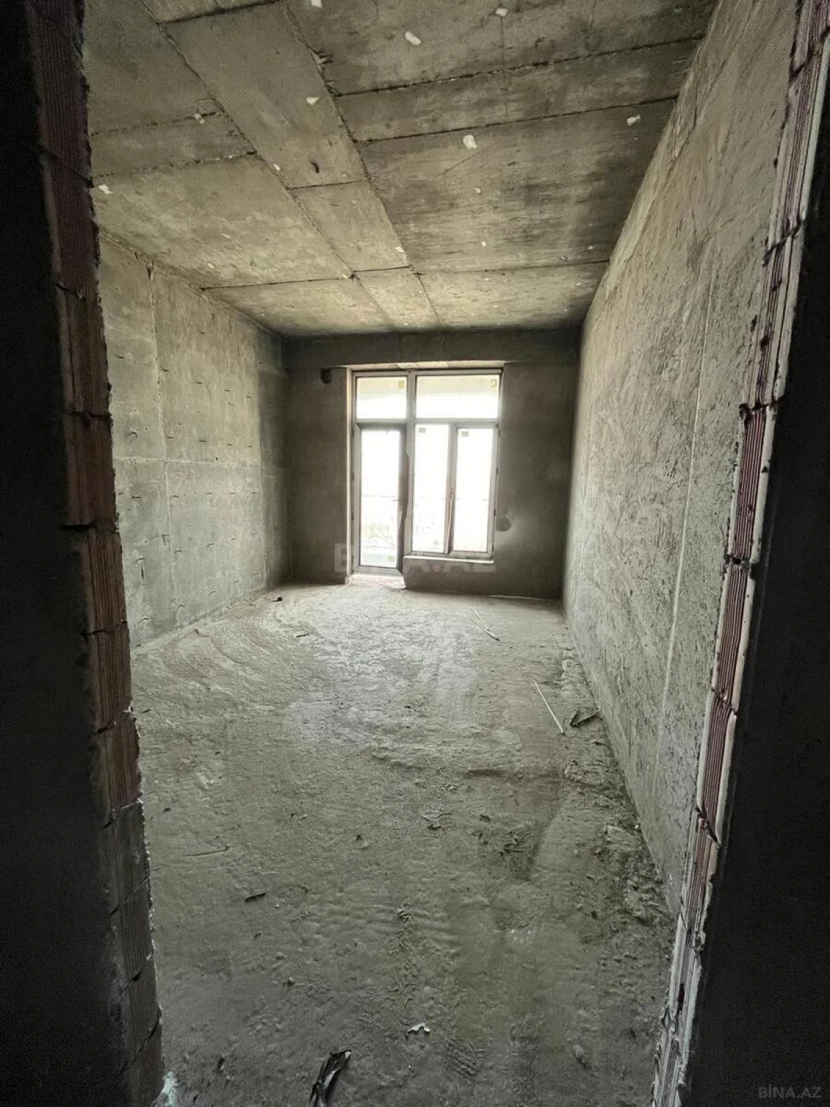 Satılır 3 otaqlı mənzil 143.7 m²