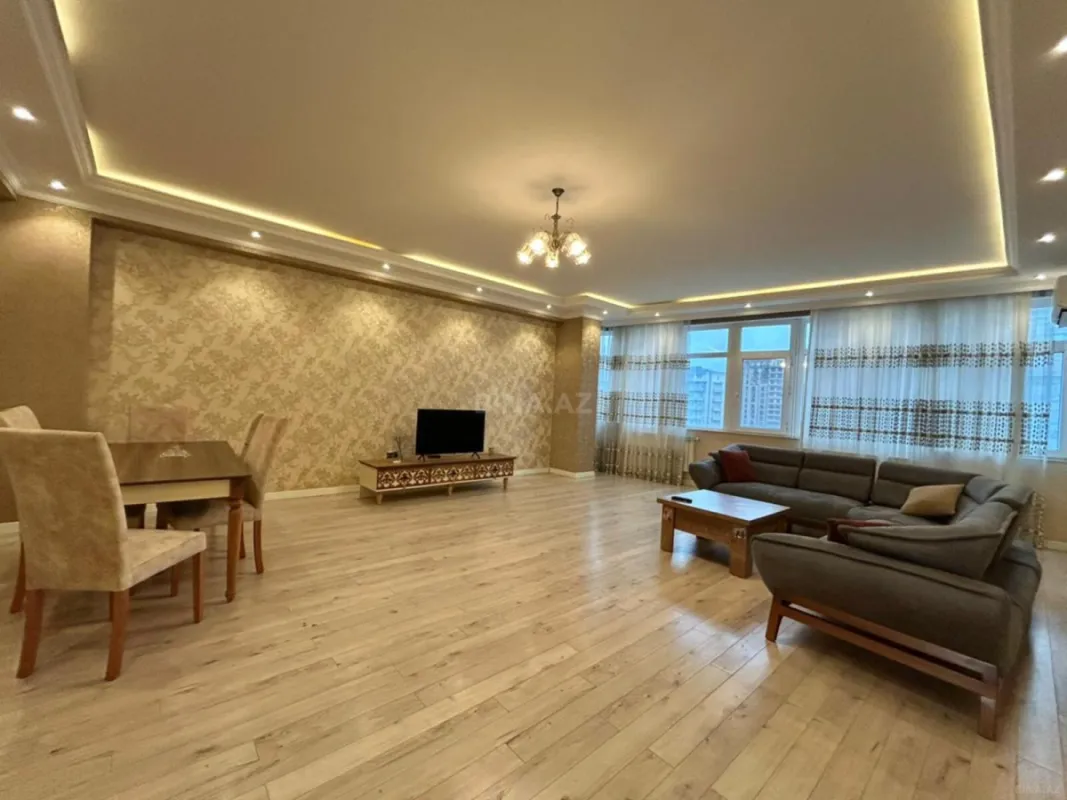 Satılır 3 otaqlı mənzil 173 m²