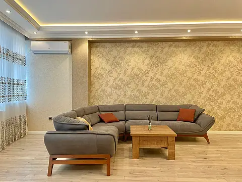 Satılır 3 otaqlı mənzil 173 m²
