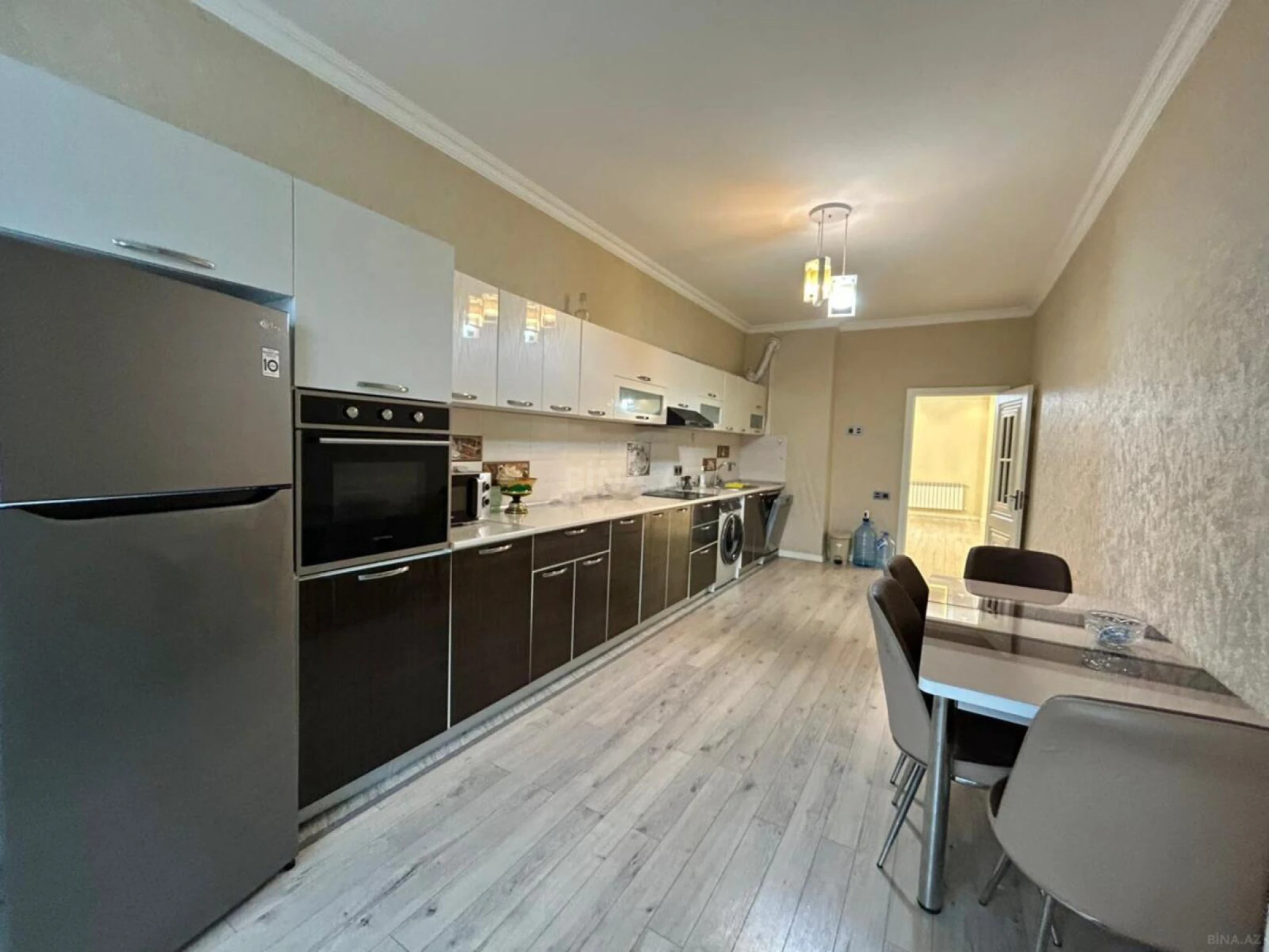Satılır 3 otaqlı mənzil 173 m²