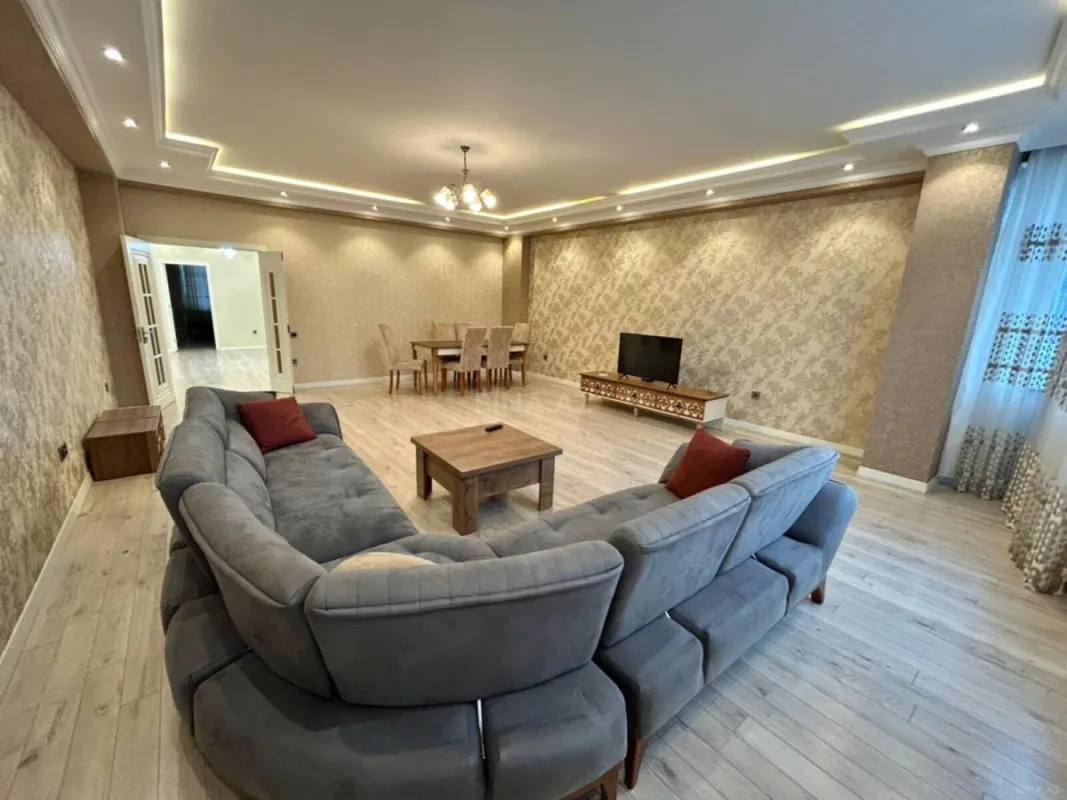 Satılır 3 otaqlı mənzil 173 m²