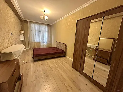Satılır 3 otaqlı mənzil 173 m²