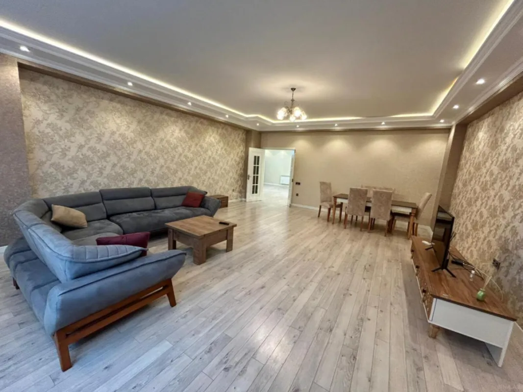 Satılır 3 otaqlı mənzil 173 m²