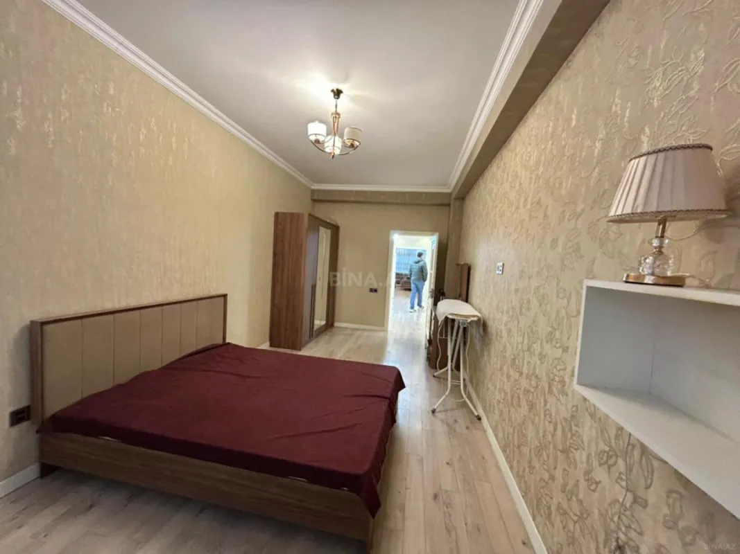 Satılır 3 otaqlı mənzil 173 m²