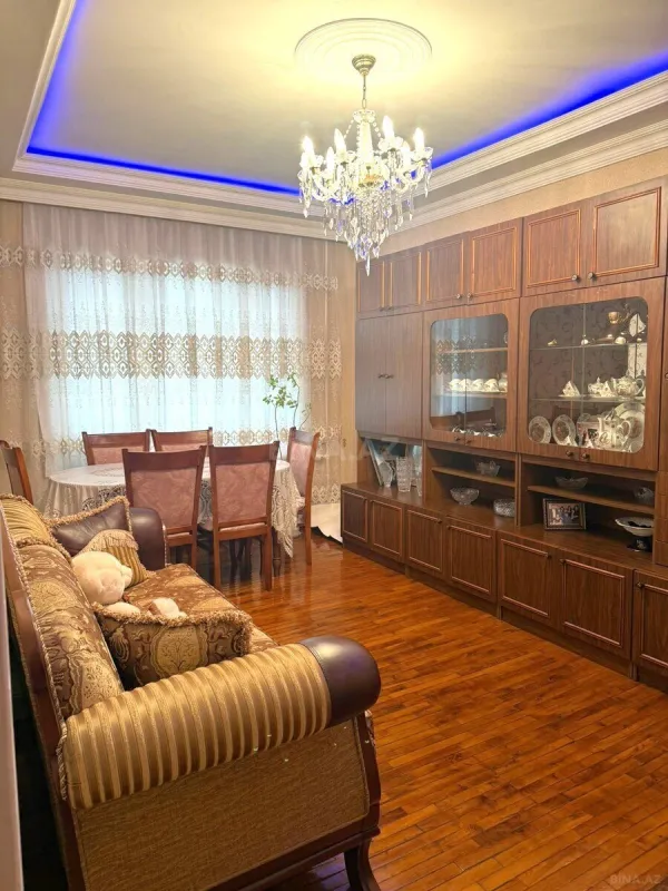 Satılır 4 otaqlı mənzil 120 m²