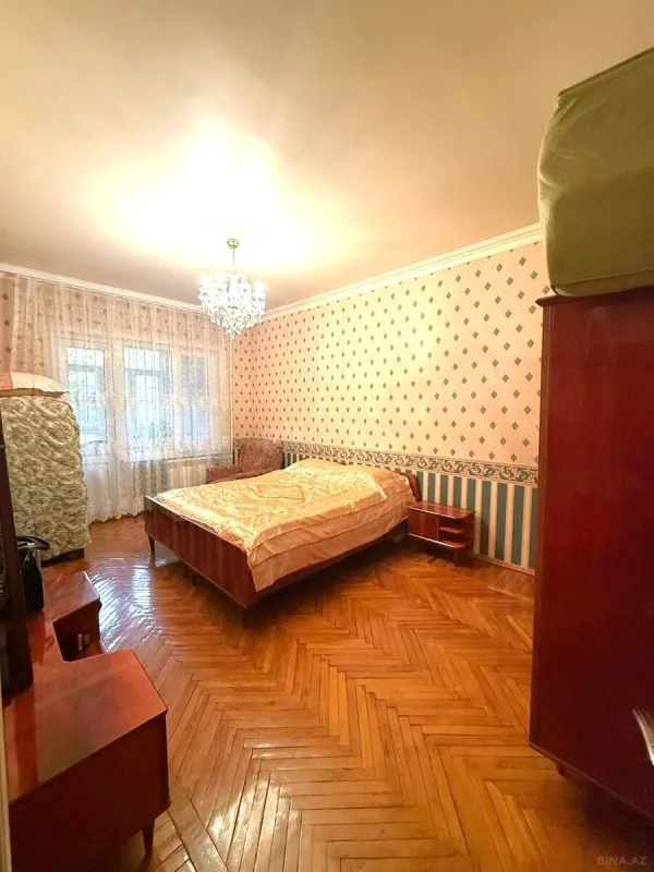 Satılır 4 otaqlı mənzil 120 m²