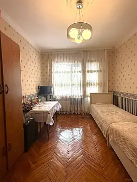 Satılır 4 otaqlı mənzil 120 m²