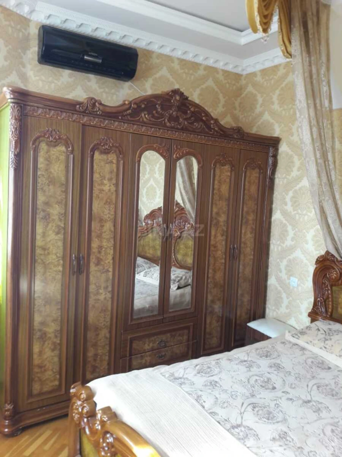 Satılır 5 otaqlı həyət evi 200 m²