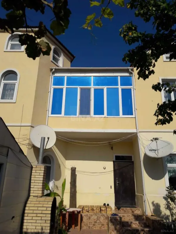Satılır 5 otaqlı həyət evi 200 m²