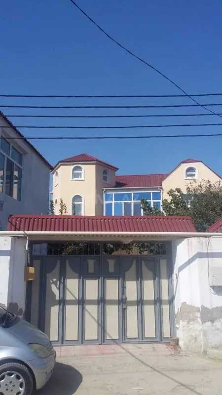 Satılır 5 otaqlı həyət evi 200 m²