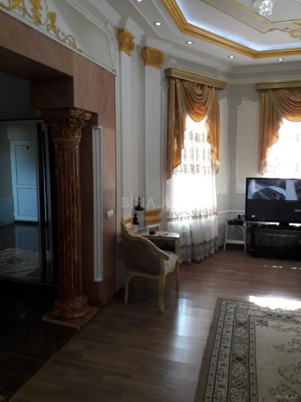 Satılır 5 otaqlı həyət evi 200 m²
