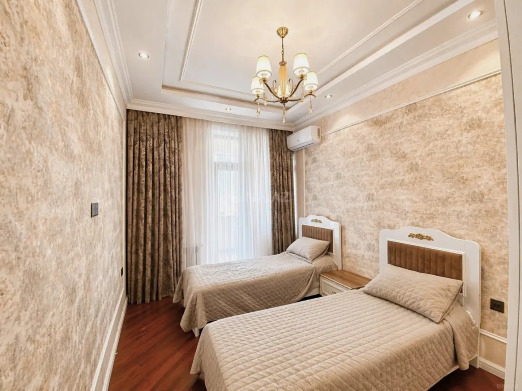 Satılır 3 otaqlı mənzil 120 m²
