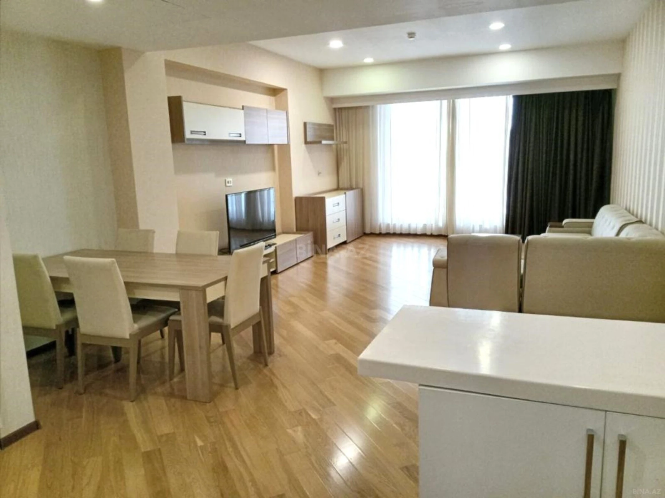 Kirayə verilir 4 otaqlı mənzil 220 m²