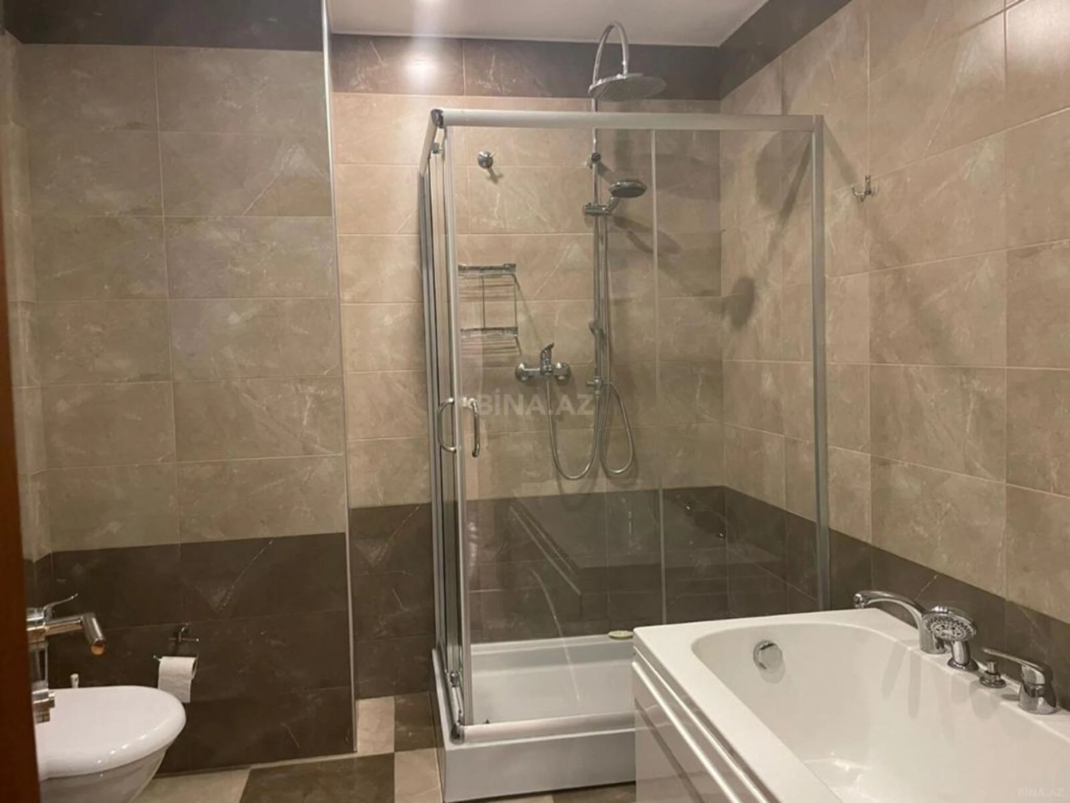 Kirayə verilir 4 otaqlı mənzil 220 m²