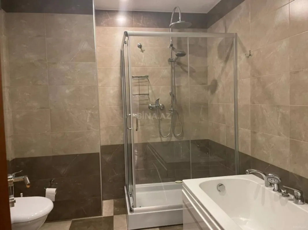 Kirayə verilir 4 otaqlı mənzil 220 m²