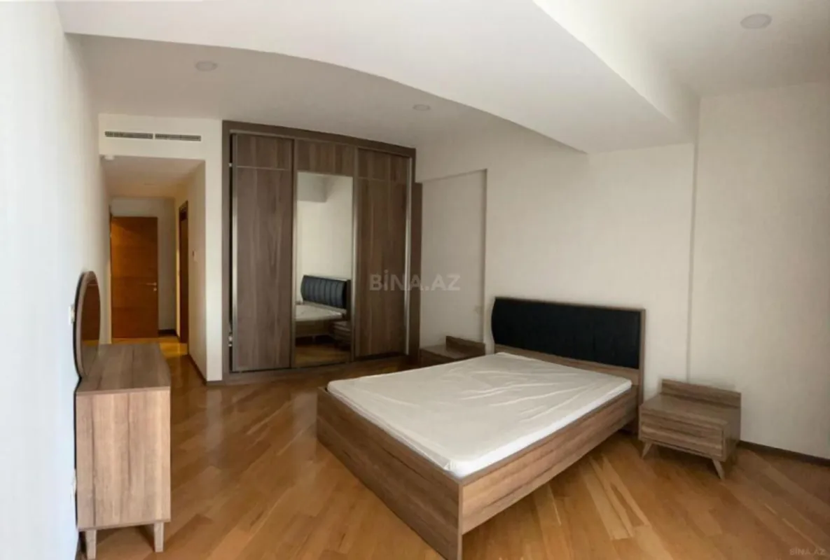 Kirayə verilir 4 otaqlı mənzil 220 m²