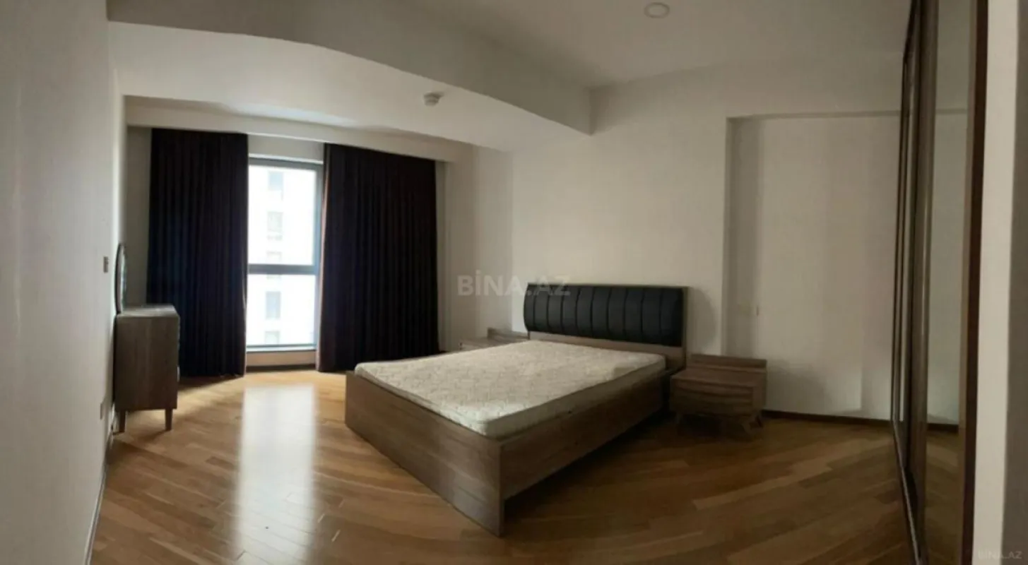Kirayə verilir 4 otaqlı mənzil 220 m²