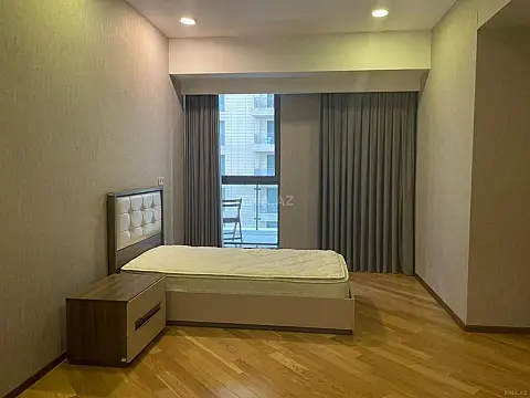 Kirayə verilir 4 otaqlı mənzil 220 m²