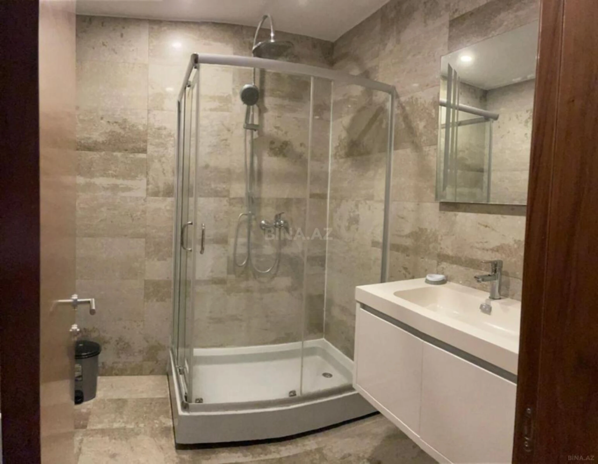 Kirayə verilir 4 otaqlı mənzil 220 m²