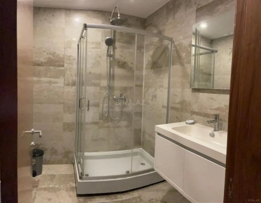Kirayə verilir 4 otaqlı mənzil 220 m²