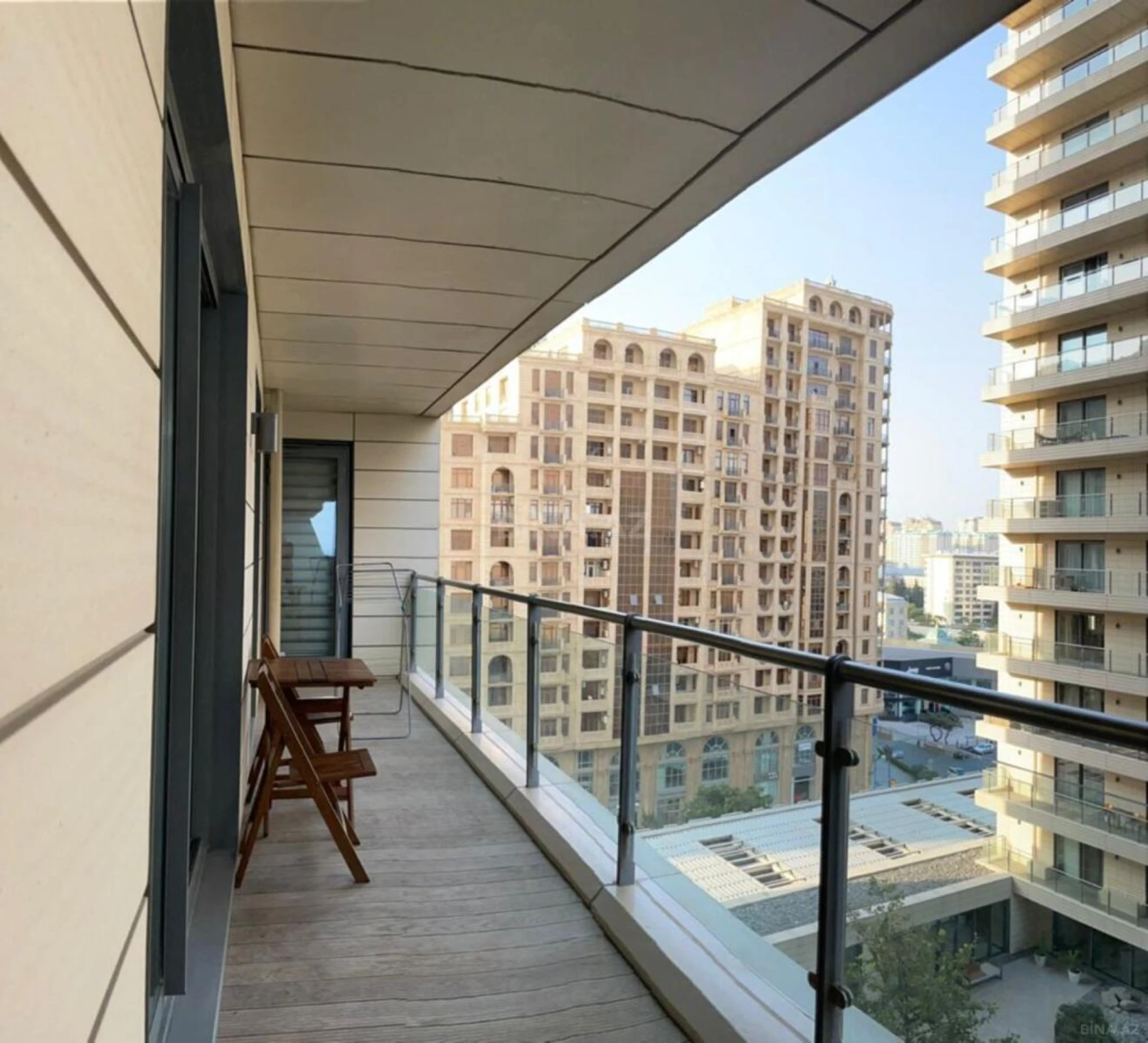 Kirayə verilir 4 otaqlı mənzil 220 m²
