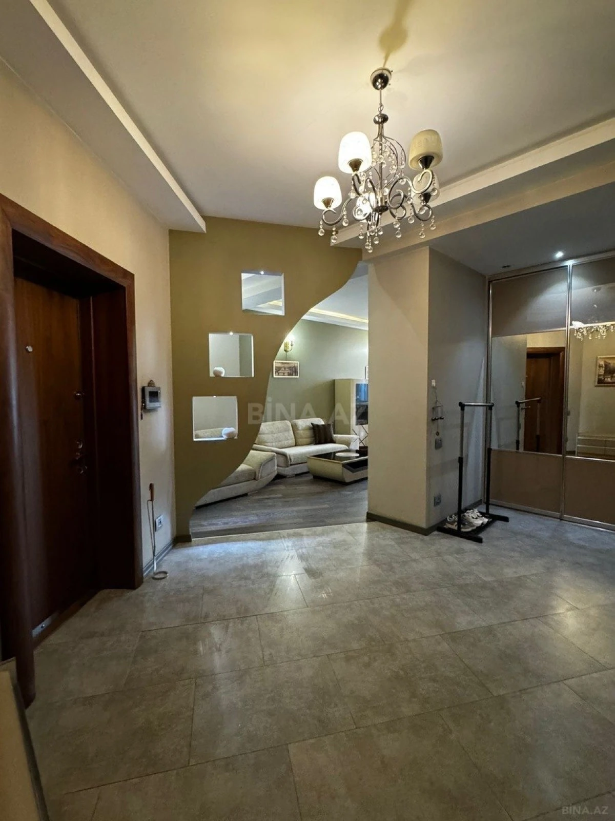 Kirayə verilir 4 otaqlı mənzil 150 m²
