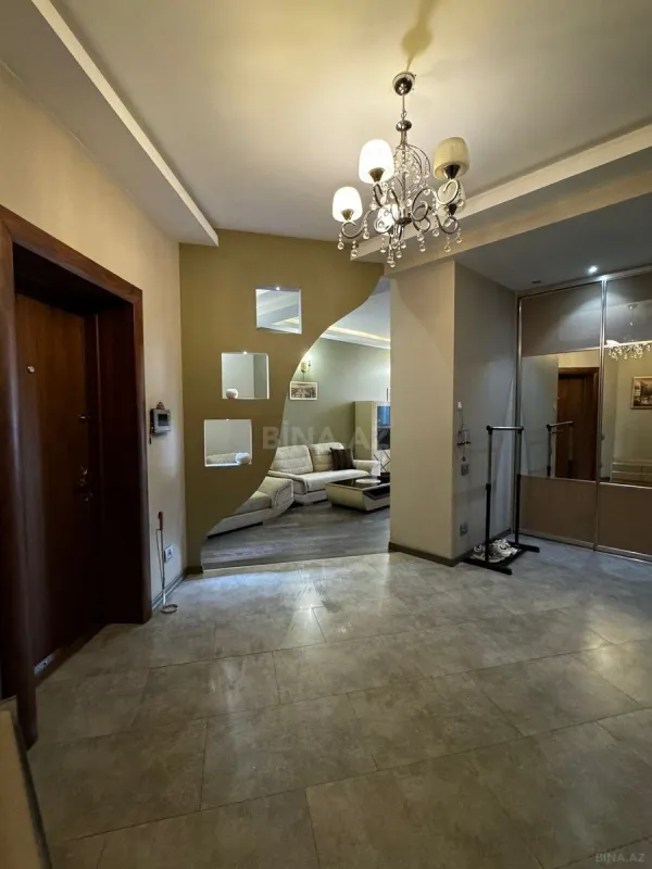 Kirayə verilir 4 otaqlı mənzil 150 m²