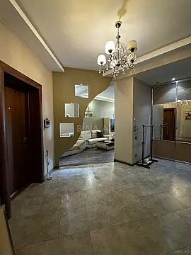 Kirayə verilir 4 otaqlı mənzil 150 m²