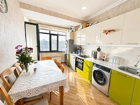 Satılır 2 otaqlı mənzil 65 m²