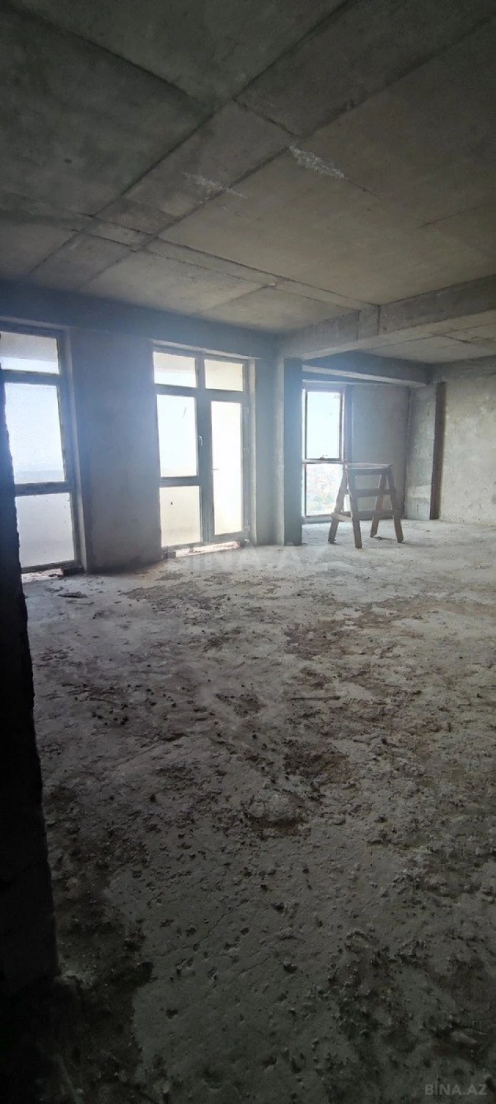 Satılır 4 otaqlı mənzil 200 m²