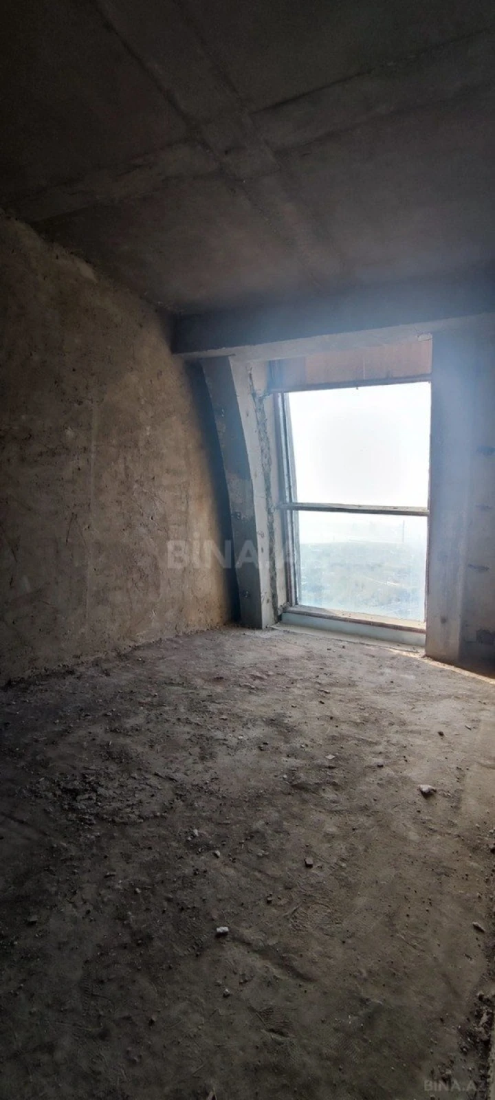 Satılır 4 otaqlı mənzil 200 m²