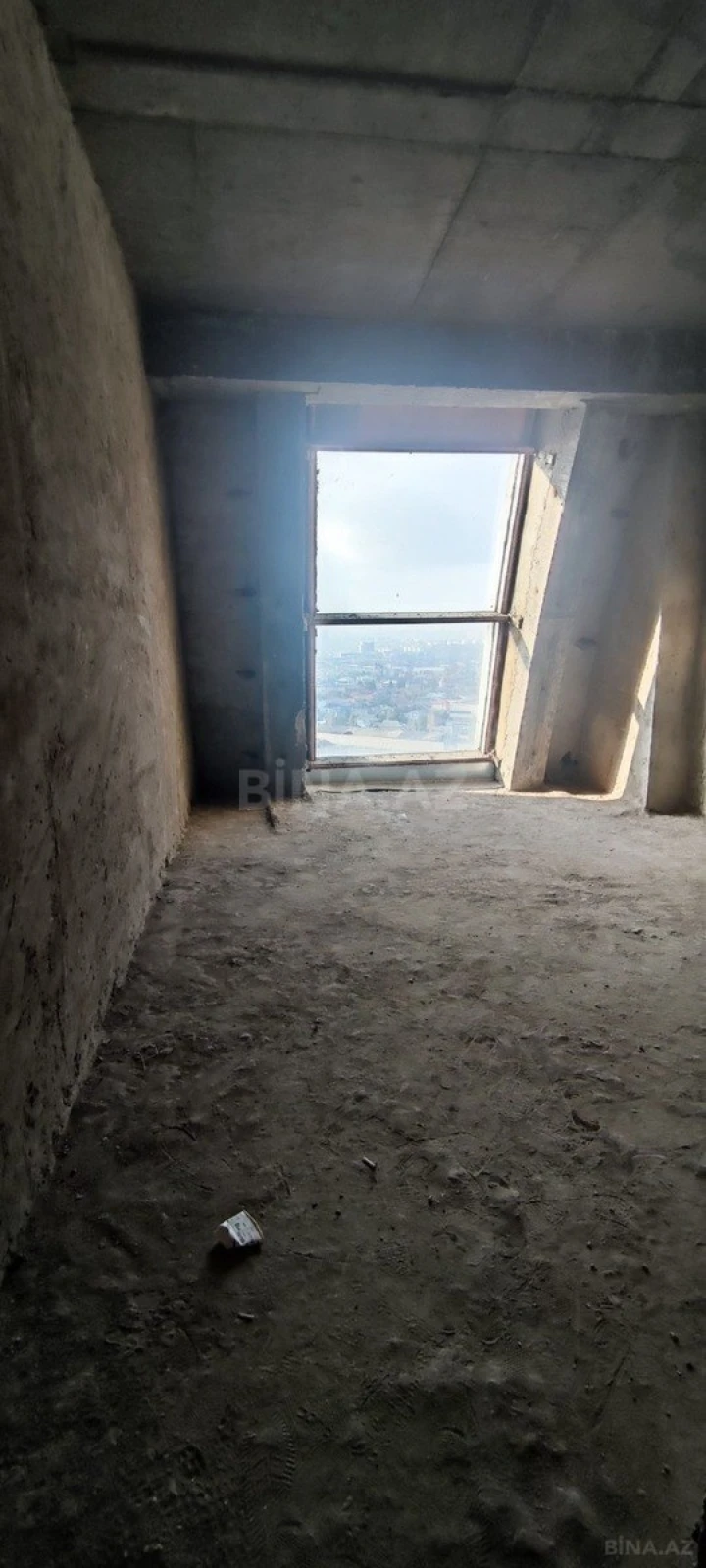 Satılır 4 otaqlı mənzil 200 m²