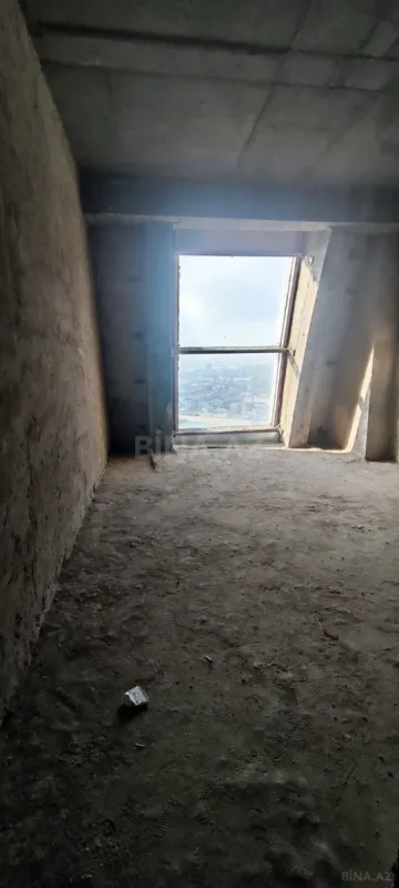 Satılır 4 otaqlı mənzil 200 m²