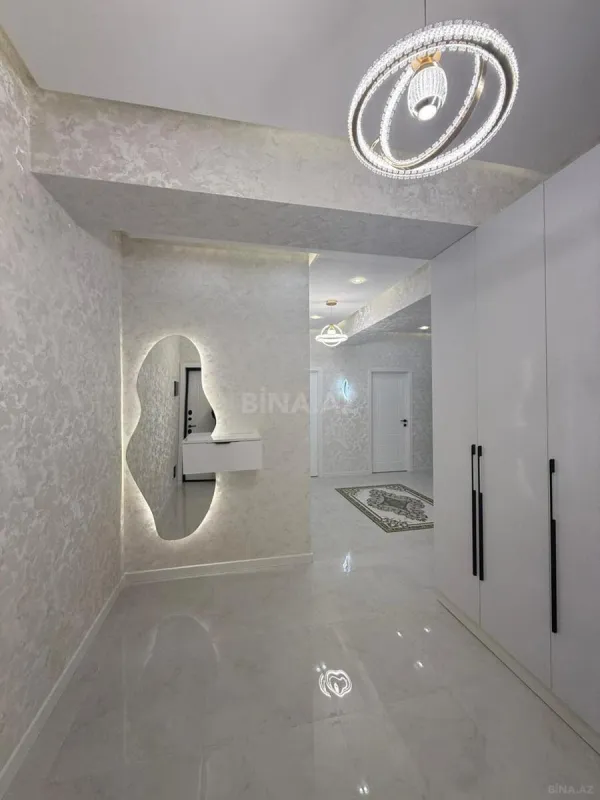 Satılır 3 otaqlı mənzil 130 m²
