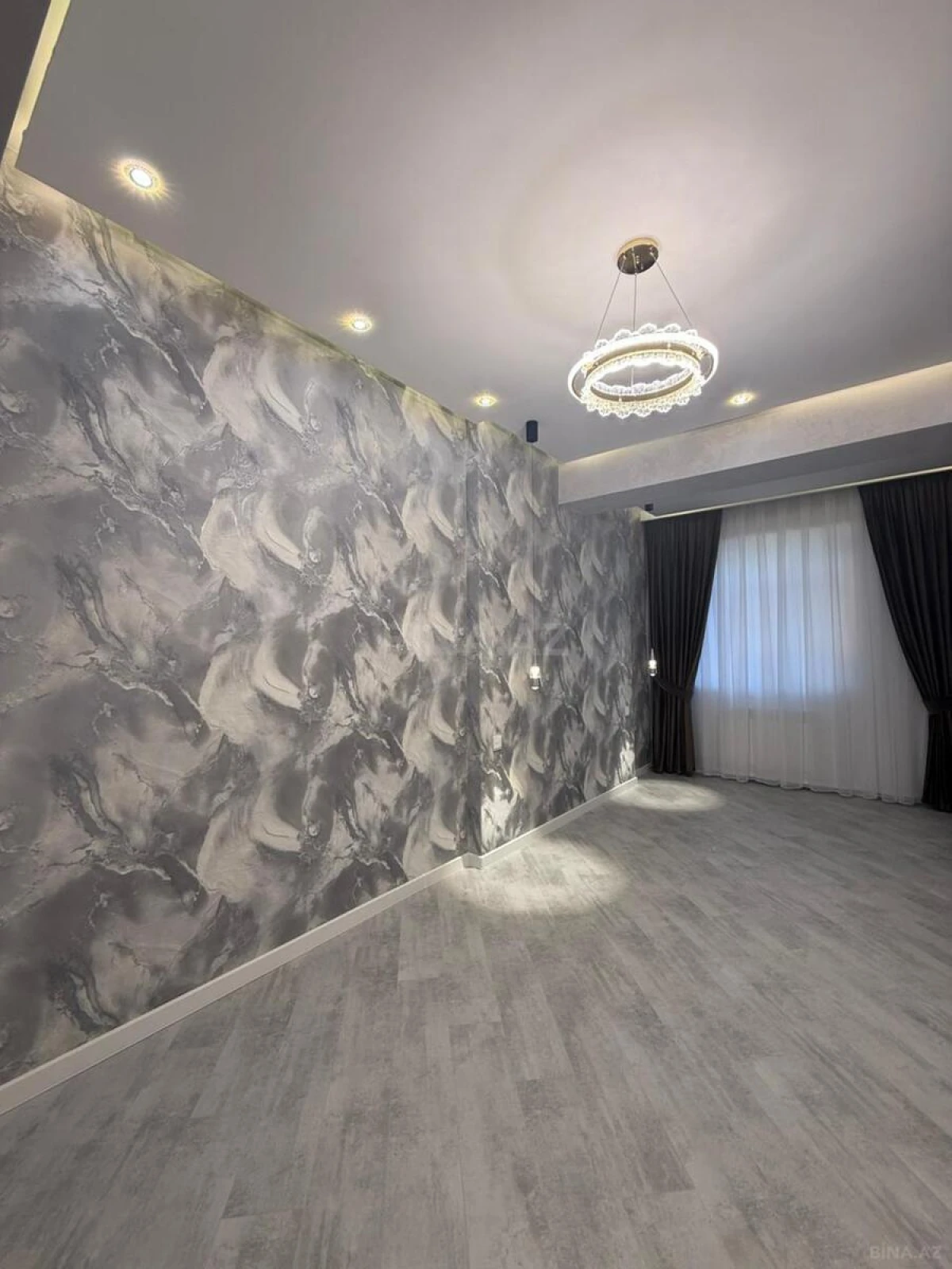 Satılır 3 otaqlı mənzil 130 m²