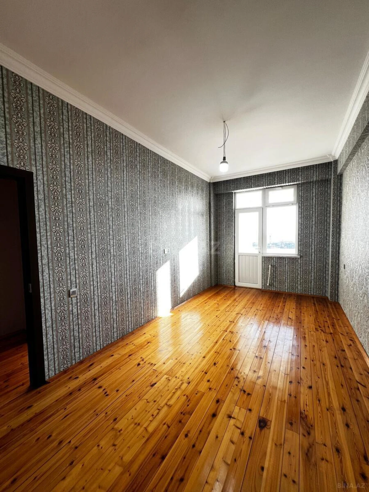 Satılır 2 otaqlı mənzil 75 m²