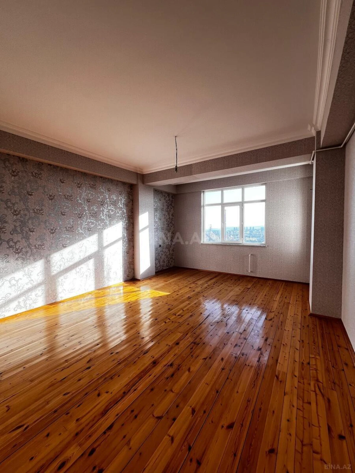 Satılır 2 otaqlı mənzil 75 m²