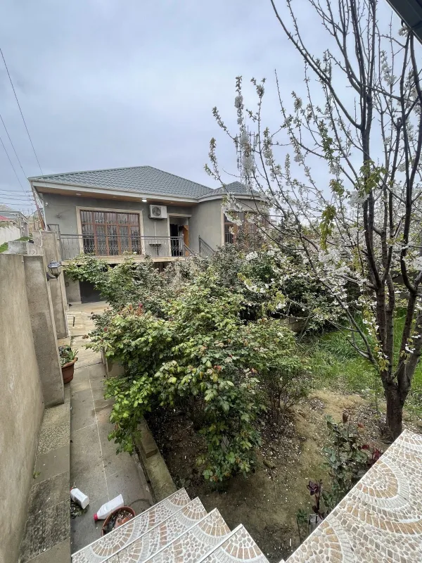 Satılır 4 otaqlı həyət evi 130 m²
