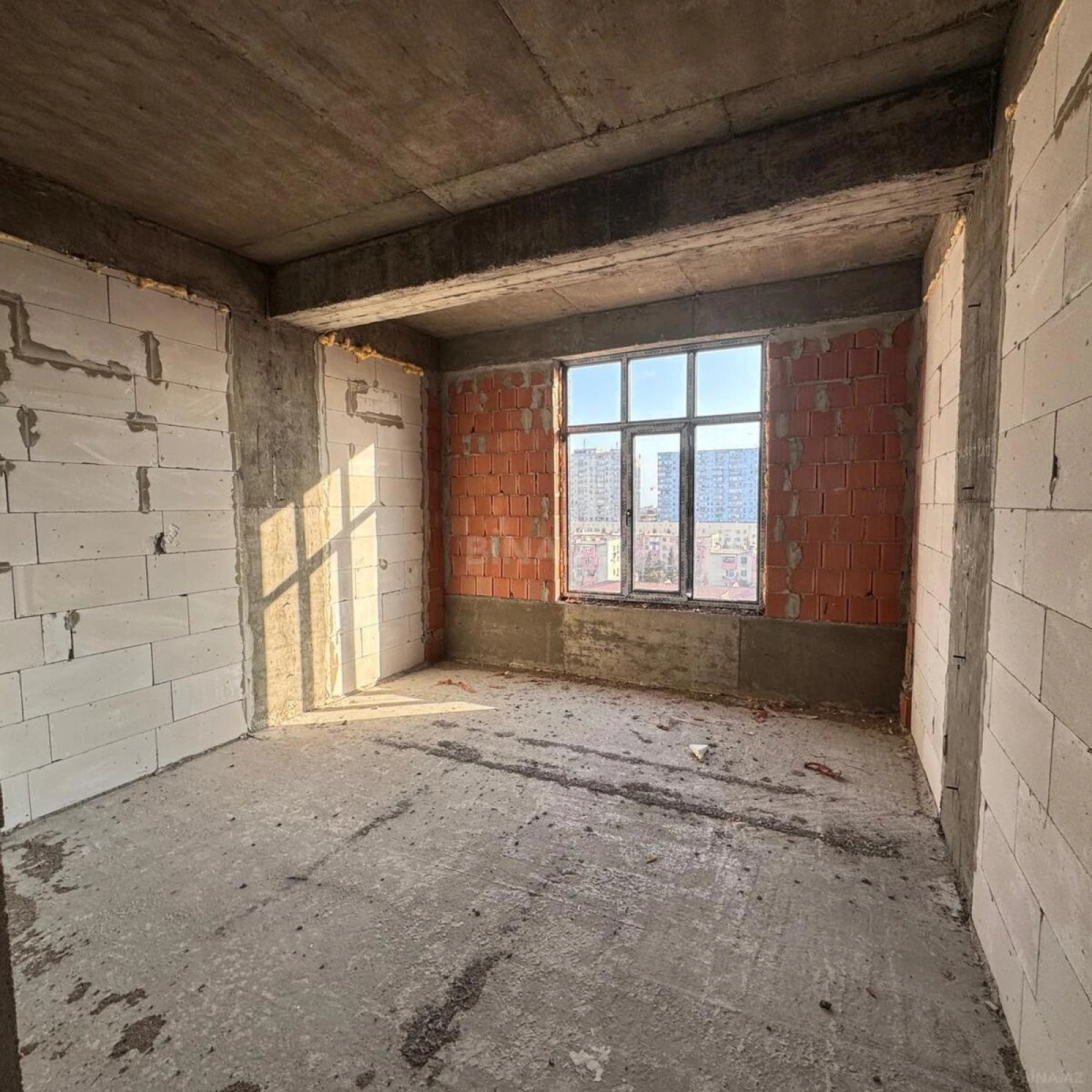 Satılır 2 otaqlı mənzil 86 m²