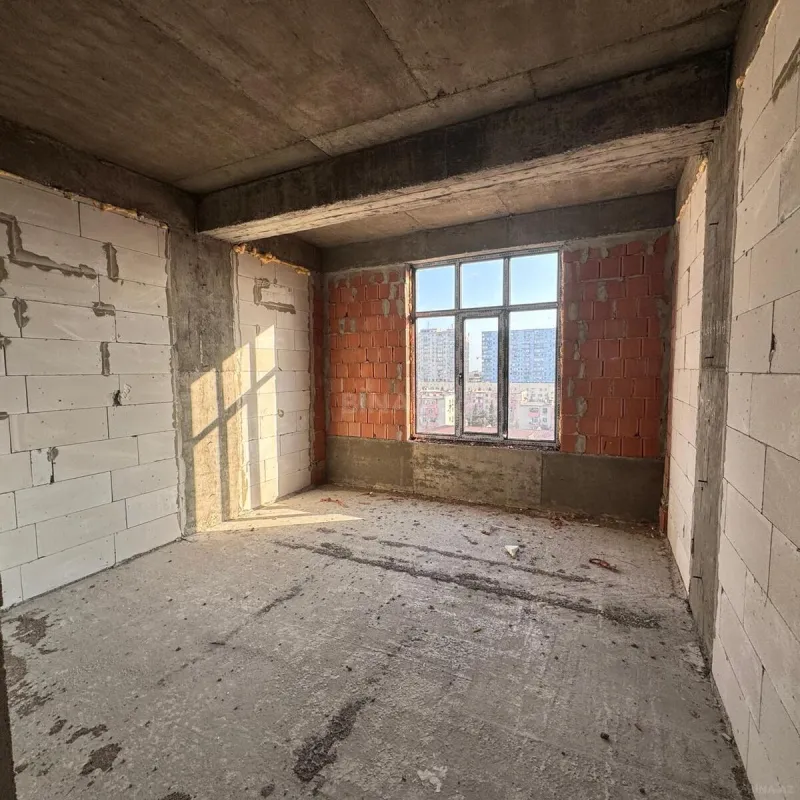 Satılır 2 otaqlı mənzil 86 m²