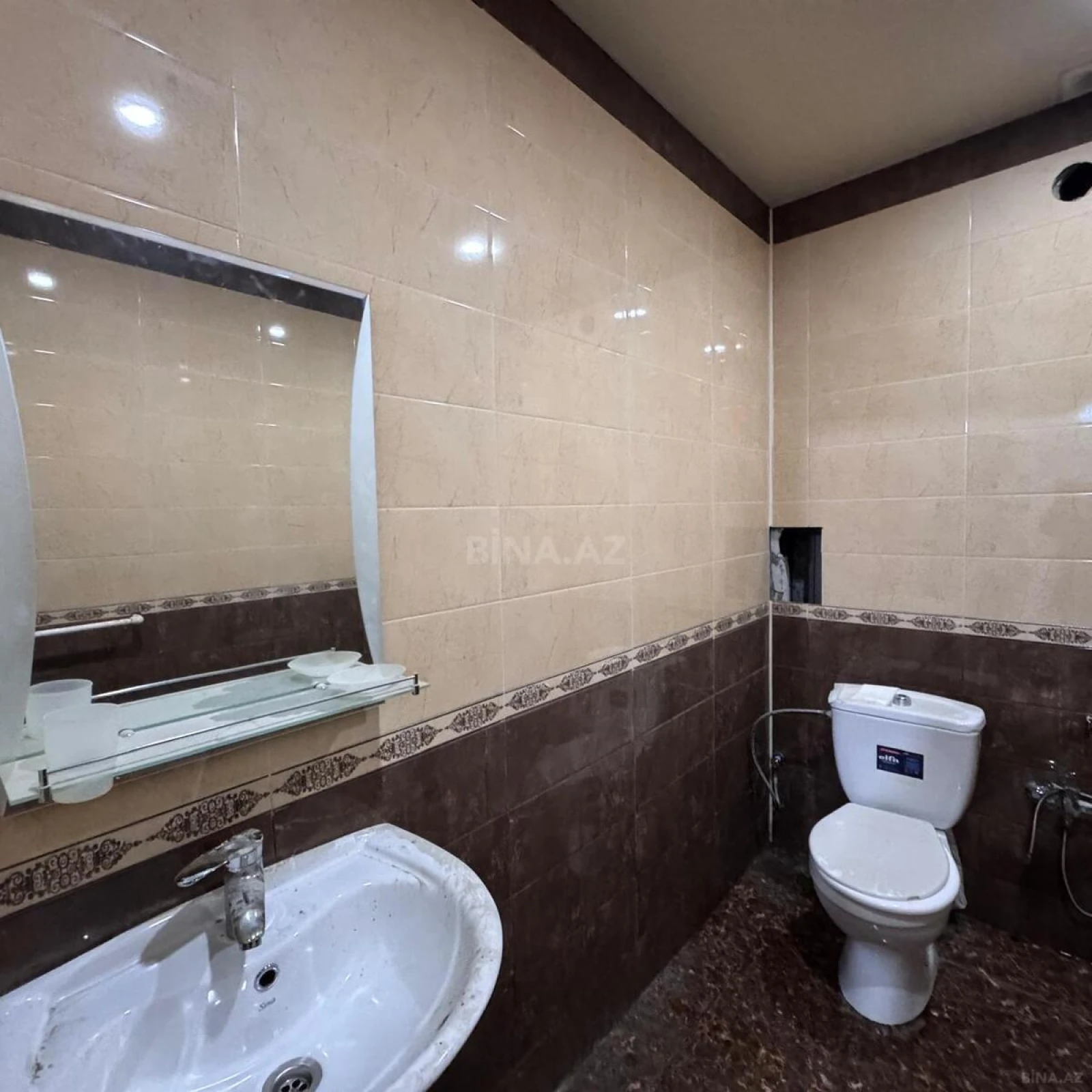 Satılır 2 otaqlı mənzil 75 m²