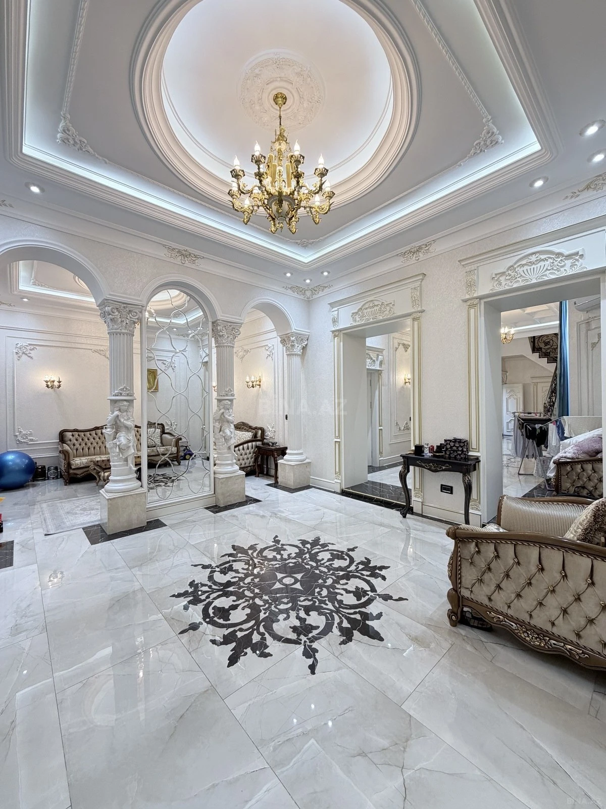 Satılır 3 otaqlı mənzil 215 m²
