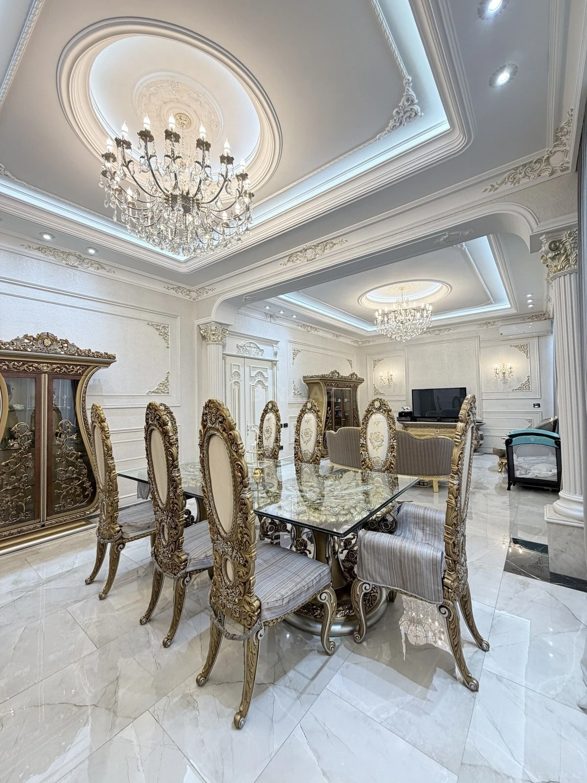 Satılır 3 otaqlı mənzil 215 m²