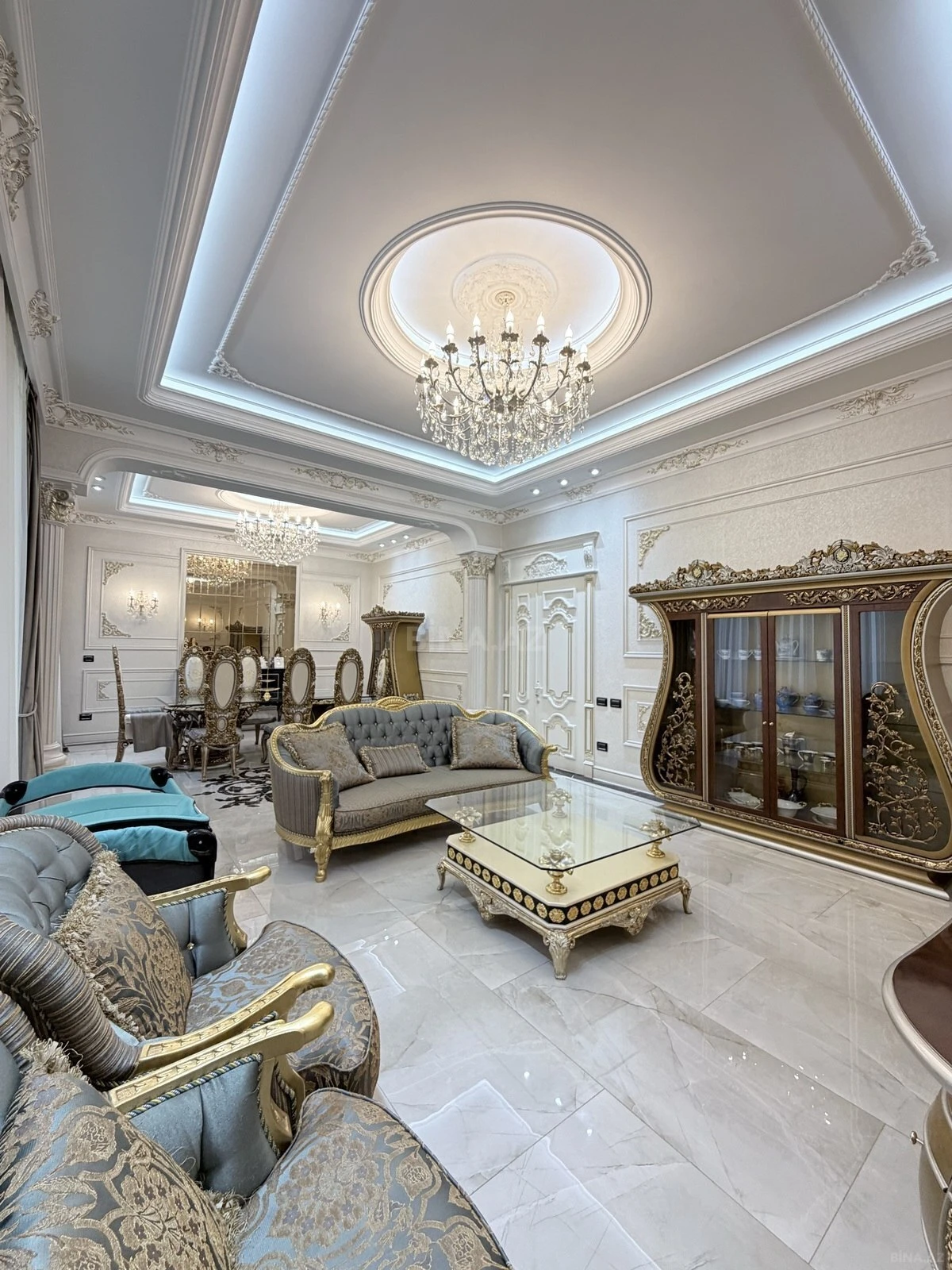 Satılır 3 otaqlı mənzil 215 m²