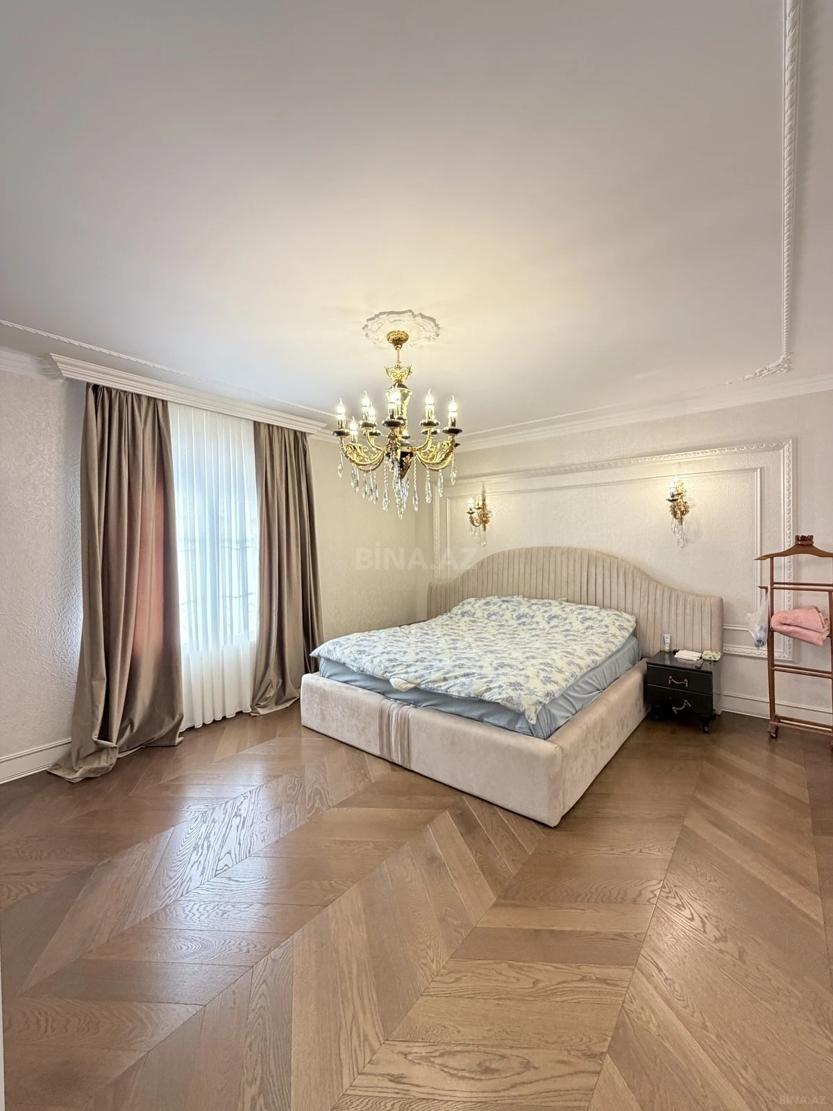 Satılır 3 otaqlı mənzil 215 m²