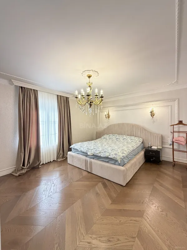 Satılır 3 otaqlı mənzil 215 m²