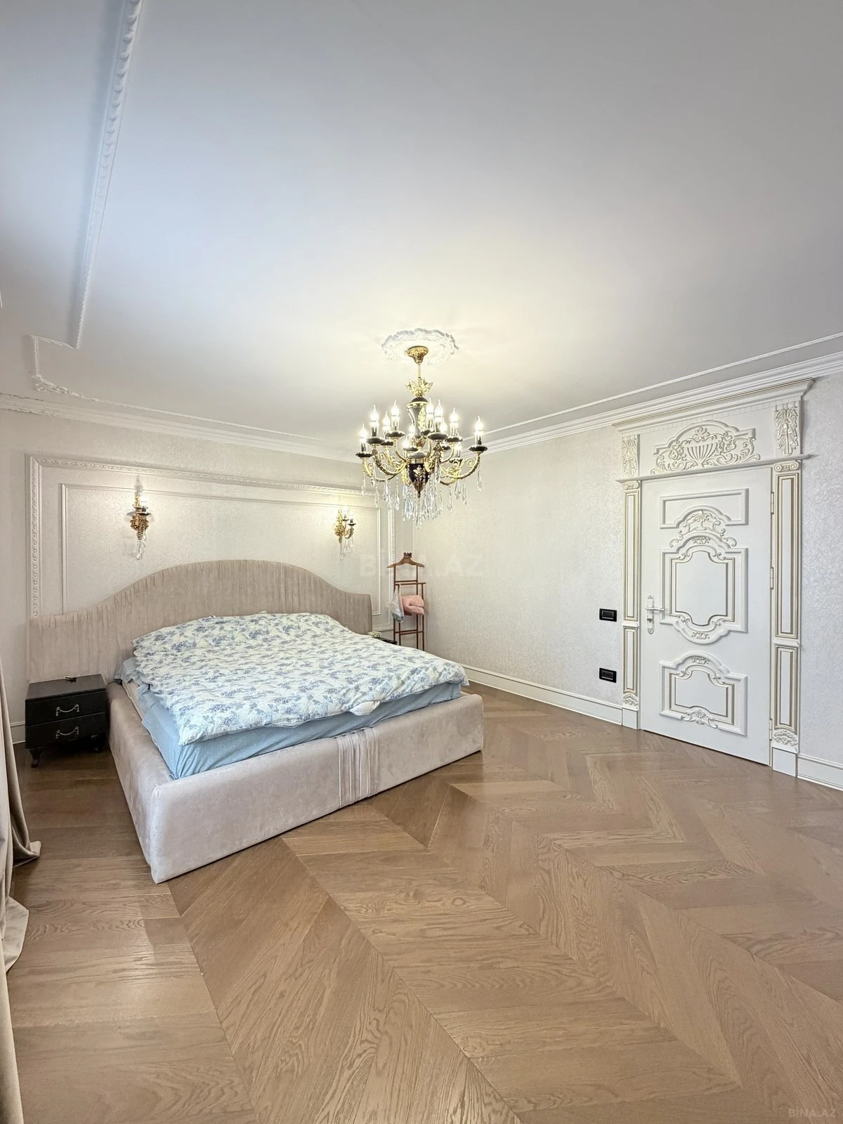 Satılır 3 otaqlı mənzil 215 m²